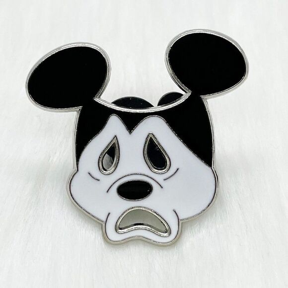 🔮 5/$25 Disney Mickey Tragedy Mask Pin - Picture 1 of 3